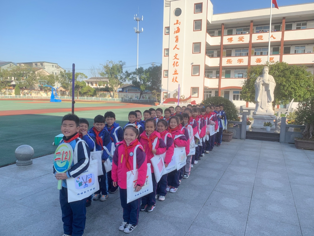 九游老哥俱乐部助“双减”： 减压布袋添活力